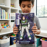 اکشن فیگور باز لایتیِر اورجینال متل (Mattel Lightyear) با شمشیر لیزری و ۳۰+ افکت صوتی و دیالوگ