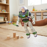 اکشن فیگور باز لایتیِر اورجینال متل (Mattel Lightyear) با شمشیر لیزری و ۳۰+ افکت صوتی و دیالوگ
